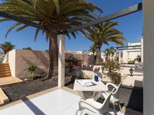 Fotografia z galérie ubytovania HomeForGuest Apartamento 15 con terraza y piscina en Corralejo v destinácii Corralejo
