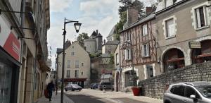 Afbeelding uit fotogalerij van SUPERLOGIS - Sous Les Toits - T2 - BLOIS-HYPERCENTRE 1 chambre 4 personnes in Blois