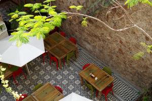 an overhead view of a table and chairs in a restaurant at Kuku Ruku Hotel in Querétaro