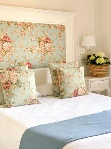 
Een bed of bedden in een kamer bij Hotel Santa Maria de Alquezar
