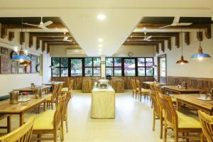Restaurace v ubytování Lake View Resort Lonavala