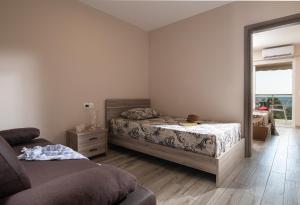 Posteľ alebo postele v izbe v ubytovaní Sunset Studios - Suites with Seaview & Back Side Apartements