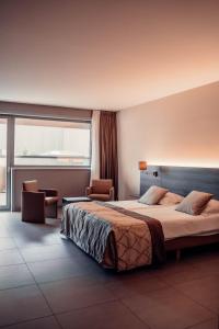 Postel nebo postele na pokoji v ubytování Casino Hotel