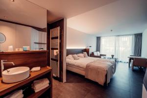 Postel nebo postele na pokoji v ubytování Casino Hotel