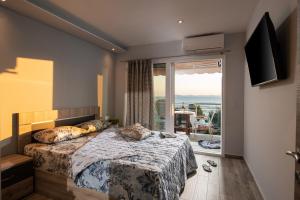 Posteľ alebo postele v izbe v ubytovaní Sunset Studios - Suites with Seaview & Back Side Apartements