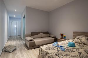 Posteľ alebo postele v izbe v ubytovaní Sunset Studios - Suites with Seaview & Back Side Apartements