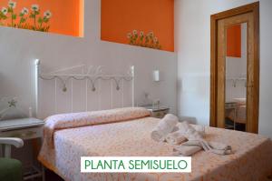 Imagen de la galería de Hostal Doña Antonia, en Punta Umbría 35 fotos más