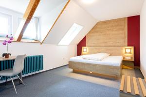 Tempat tidur dalam kamar di Hotel Eydt Kirchheim