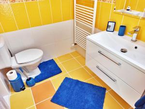 A bathroom at Shiny Star Apartmán Még 11 kép