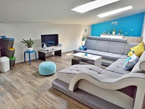 A television and/or entertainment centre at Shiny Star Apartmán