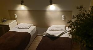 two beds in a hospital room with lights at Auberge de Trente Pas in Saint-Ferréol-Trente-Pas