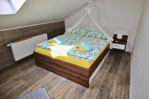 A bed or beds in a room at Shiny Star Apartmán
