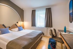 Posteľ alebo postele v izbe v ubytovaní JUFA Hotel Wipptal