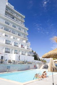 a hotel swimming pool next to a large building at Hotel Florida Magaluf - Adults Only in Magaluf