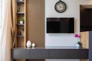 En TV eller et underholdningssystem på V Luxury Apartment