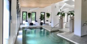 Poolen vid eller i närheten av Le Clos Saint Michel Resort & Spa