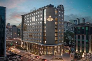 伊斯坦布尔Melas Hotel Istanbul的城市建筑物的 ⁇ 染