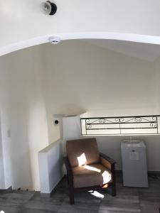 Uma área de estar em Chenin Lodge