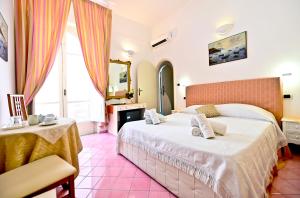 Postel nebo postele na pokoji v ubytování Residenza Sole Amalfi
