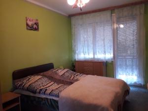 Posteľ alebo postele v izbe v ubytovaní Diófa Kuckó Apartman