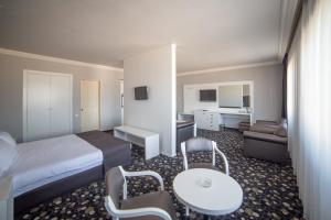 Μια τηλεόραση ή/και κέντρο ψυχαγωγίας στο Hotel Eken Prestige
