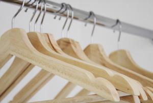 a group of wooden utensils hanging on a rack at Didcot - Private Flat with Garden & Parking 08 in Didcot