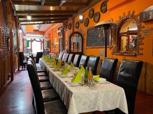 A restaurant or other place to eat at Apartmány Laverna