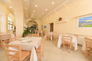 Restaurace v ubytování Albergo Atlantic