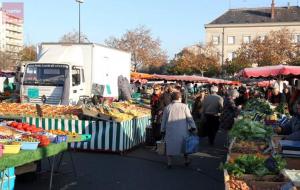 a group of people walking around a farmers market at Appartement cosy proche gare in Angers