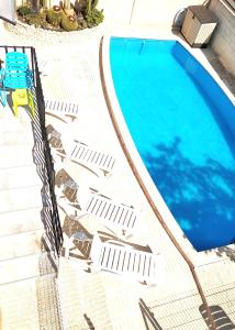 Изглед към басейн в GOLDEN TOWER pensión Auto Check-in или наблизо