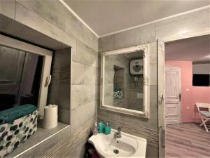 Koupelna v ubytování Apartment Chloe + 25 fotografií