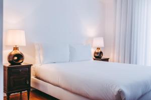 A bed or beds in a room at 54 São Paulo - Exclusive Apartment Hotel