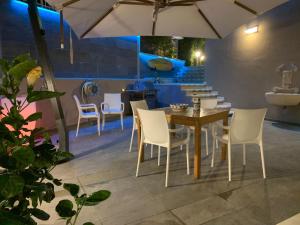 Ruang duduk di ISCA BLUE BEACH Casa in Villa vicino al mare, sino a max 8 persone