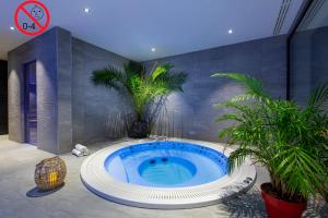Фотография из галереи Hôtel L'Escale - Piscine & SPA в городе Эскаль