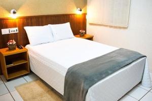 Un pat sau paturi într-o cameră la Vila Romana Park Hotel +25 fotografii