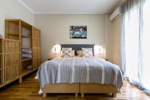 Llit o llits en una habitació de NEW LUXURY CENTRAL BOUTIQUE