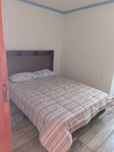 A bed or beds in a room at Pousada e Flat Por do Sol