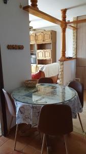 a dining room with a table and some chairs at Apartman CaCO3 - Potpuno opremljen stan u blizini Plitvičkih jezera in Korenica +6 photos