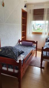 Imagem da galeria de Apartman CaCO3 - Potpuno opremljen stan u blizini Plitvičkih jezera em Korenica