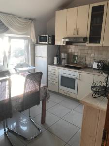 Kuchyň nebo kuchyňský kout v ubytování Apartment Marie