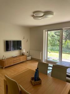 Et tv og/eller underholdning på Apartament Golden Tulip