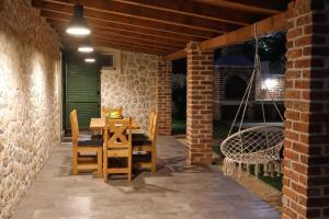 Patio alebo iná vonkajšia časť ubytovania Stone Fantasy