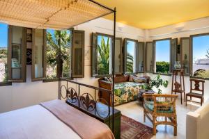 Un balcon sau o terasă la Hiraeth Santorini