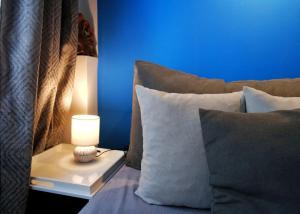 A seating area at Royal Blue Grand Suite No 3