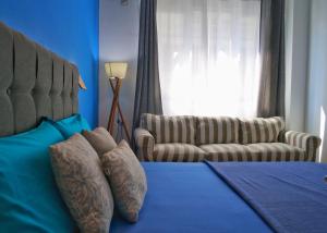 A bed or beds in a room at Royal Blue Grand Suite No 3