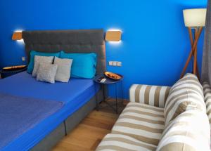 A bed or beds in a room at Royal Blue Grand Suite No 3
