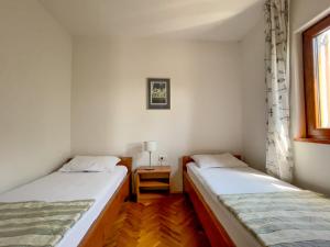 Postel nebo postele na pokoji v ubytování Apartments Ana