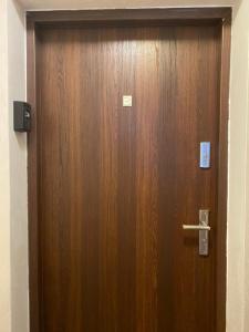 a wooden door with a sign on it at Apartamenty Otrytturystyka in Ustrzyki Dolne