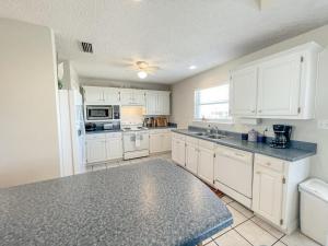 051 Topsail home