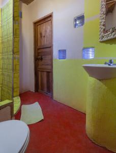 A bathroom at La Casa Mompiche